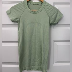 Lululemon Swiftly Tech Short Sleeve size 2